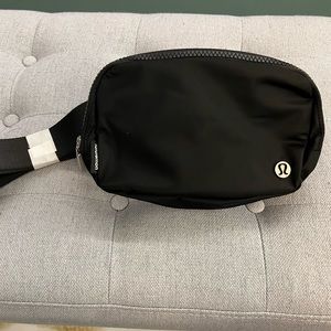 Lululemon Everywhere Belt Bag